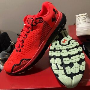 UNDER ARMOUR MEN HOVR INFINITE 4 BOLT RED RUNNING SHOE Size 12 Brand New/No Box